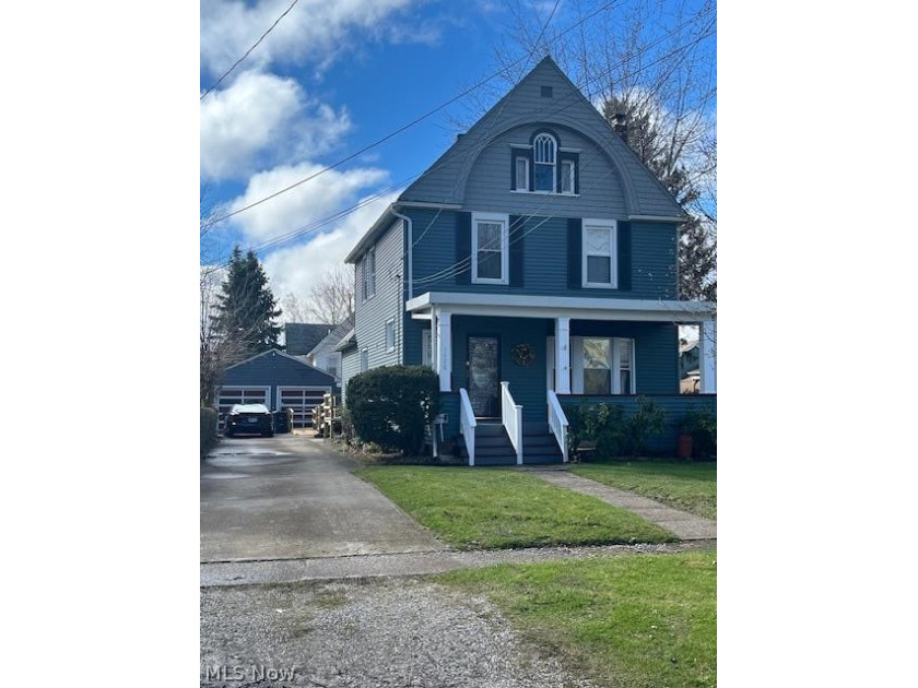 Come see this Grand Century Home in a PRIME LOCATION with Walnut - Beach Home for sale in Ashtabula, Ohio on Beachhouse.com