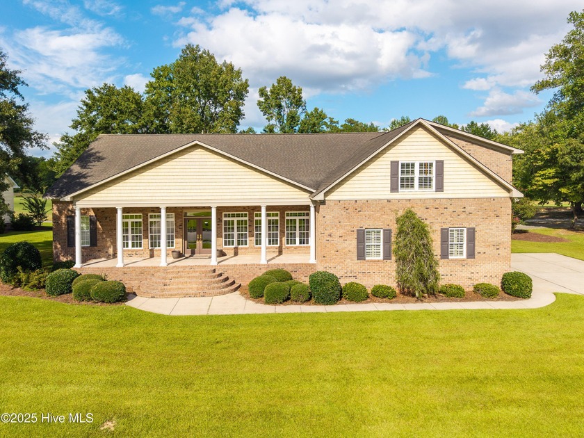 Welcome to this exceptional custom-built home, perfectly - Beach Home for sale in New Bern, North Carolina on Beachhouse.com