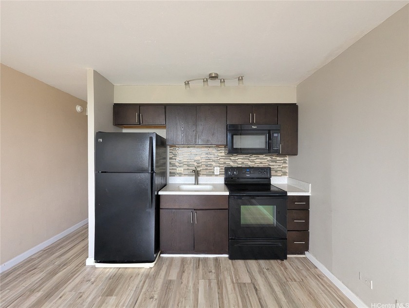 Perfect opportunity for investors or first time homebuyers! This - Beach Condo for sale in Honolulu, Hawaii on Beachhouse.com