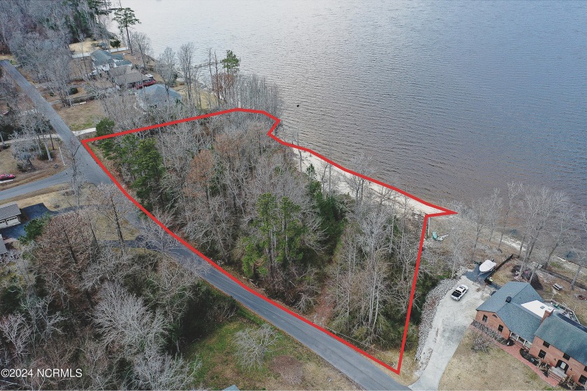 Not only is this the last waterfront lot left on Palmer Drive - Beach Acreage for sale in New Bern, North Carolina on Beachhouse.com