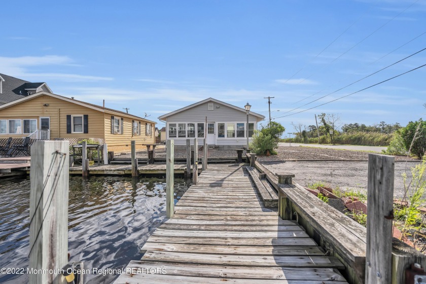 You will not want to miss this Waterfront ranch on a corner lot - Beach Home for sale in Waretown, New Jersey on Beachhouse.com