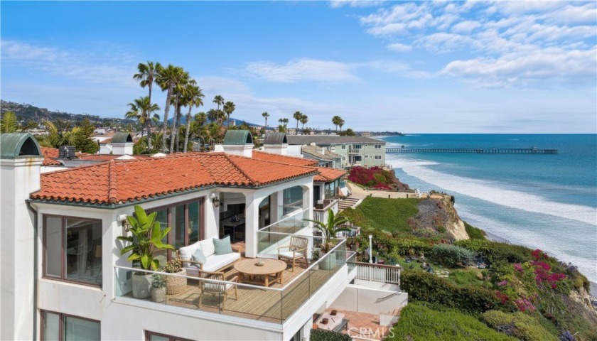 Positioned atop a secluded bluff overlooking the Pacific, this - Beach Condo for sale in San Clemente, California on Beachhouse.com