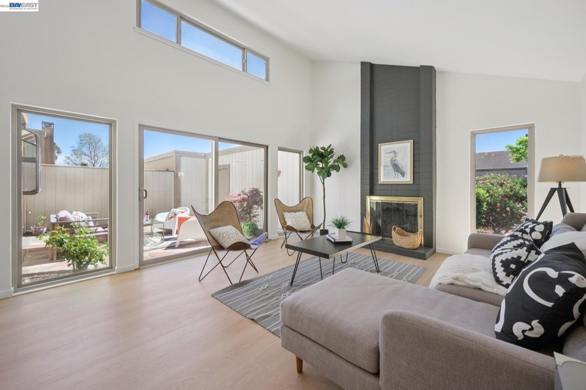 Built in 1969, this light-filled single-level townhouse offers 2 - Beach Townhome/Townhouse for sale in Alameda, California on Beachhouse.com