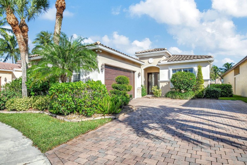 This pretty 4 bedroom, 3 bath home has been immaculately - Beach Home for sale in Lake Worth, Florida on Beachhouse.com