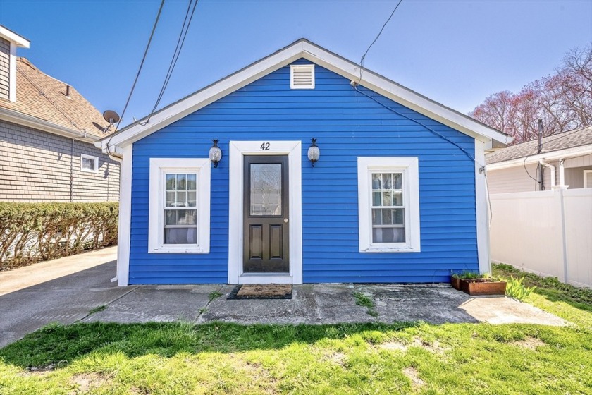 Don't miss your chance to own this charming Ranch nestled in - Beach Home for sale in Dartmouth, Massachusetts on Beachhouse.com