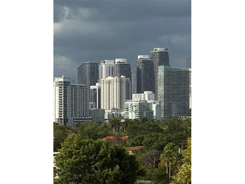 Prime S Brickell residence offering partial ocean views and a - Beach Condo for sale in Miami, Florida on Beachhouse.com