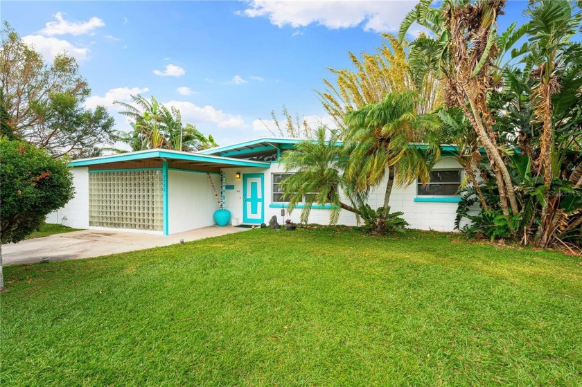 This home has survived 68 years with no flooding!! Presenting a - Beach Home for sale in Sarasota, Florida on Beachhouse.com