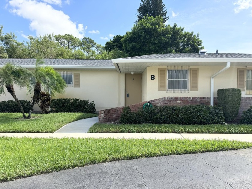 Beautiful 1 Bedroom & 1 Bathroom in the Barkley section of the - Beach Condo for sale in West Palm Beach, Florida on Beachhouse.com