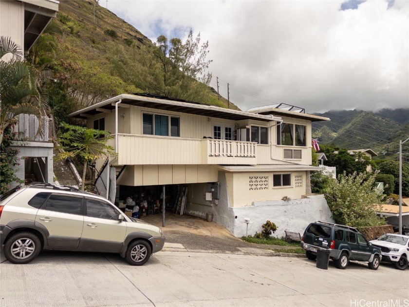 Discover the incredible potential of this home's location on the - Beach Home for sale in Honolulu, Hawaii on Beachhouse.com