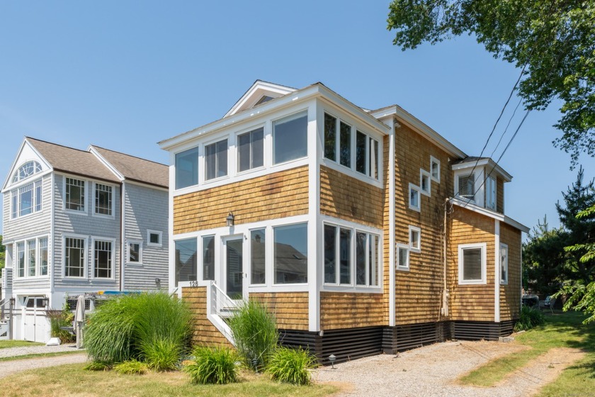 A CONTEMPORARY 2 BEDROOM / 2 BATH JEWEL BOX OF A HOME! Built in - Beach Home for sale in Madison, Connecticut on Beachhouse.com