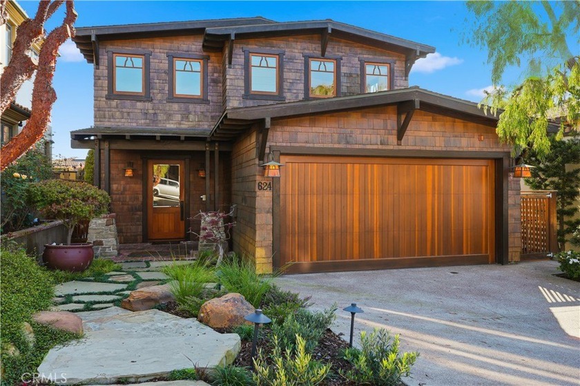 PANORAMIC OCEAN VIEWS & LOCATION in this *TURNKEY* CUSTOM - Beach Home for sale in Manhattan Beach, California on Beachhouse.com