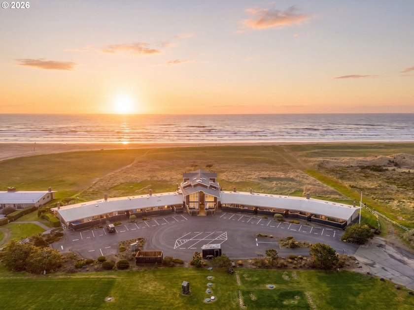 This immaculate 1-bedroom condo, perfectly remodeled, offers - Beach Condo for sale in Gearhart, Oregon on Beachhouse.com