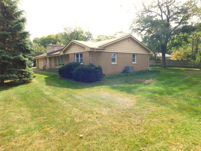 Spacious ALL BRICK Ranch in Desirable Edgewood Neighborhood! - Beach Home for sale in Michigan City, Indiana on Beachhouse.com