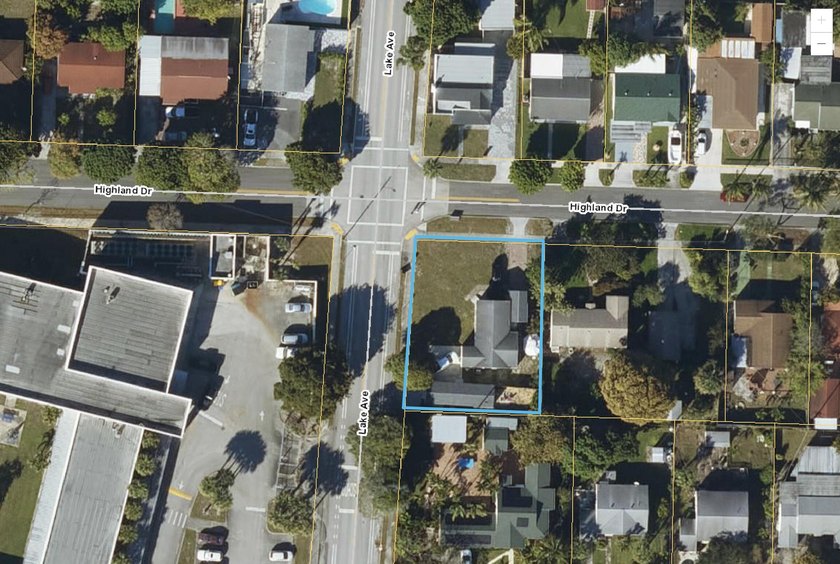 Multi unit Lot. 2 independent structures with separate electric - Beach Home for sale in West Palm Beach, Florida on Beachhouse.com