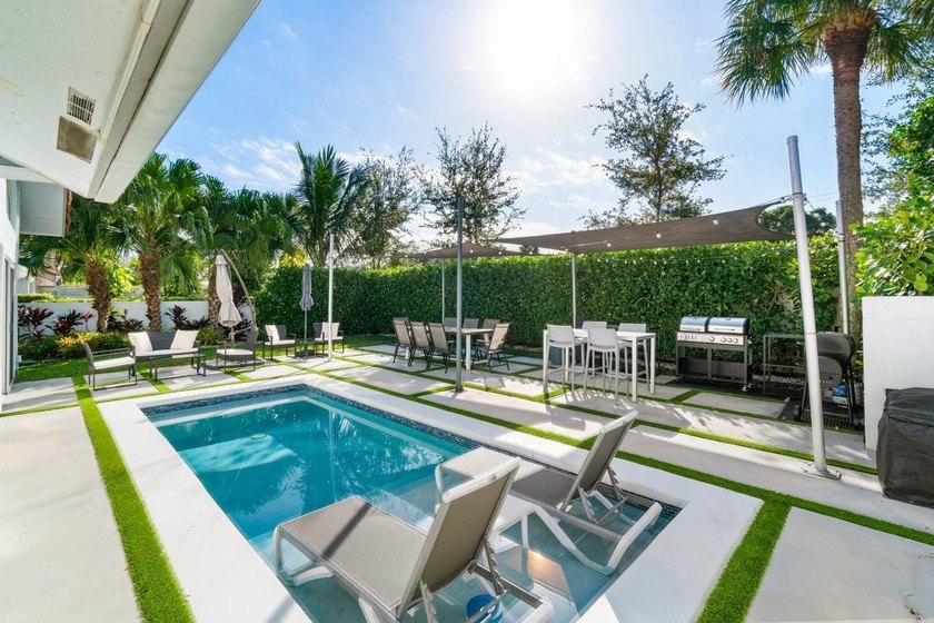 Spectacular fully renovated two-story pool home located in the - Beach Townhome/Townhouse for sale in Boca Raton, Florida on Beachhouse.com