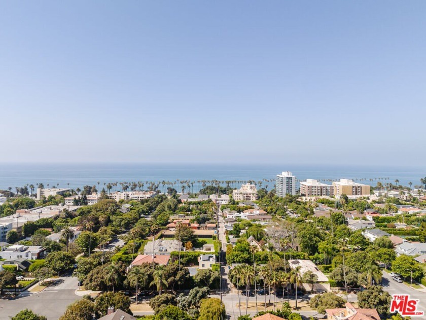 Nestled on one of Santa Monica's most sought-after blocks, you - Beach Home for sale in Santa Monica, California on Beachhouse.com