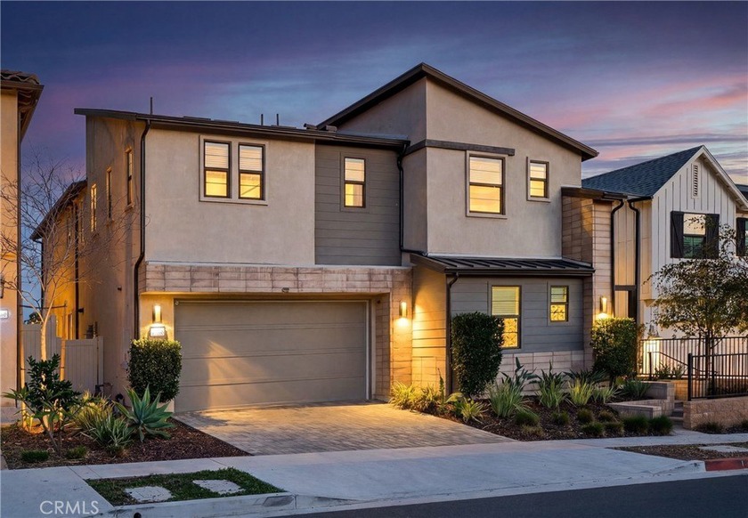 PONTE VISTA'S LUXURY ESTATE COLLECTION ORIGINAL MODEL HOME - - Beach Home for sale in San Pedro, California on Beachhouse.com