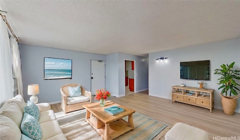 PRICED TO SELL! 2 bedroom, 2 bath unit in Pearl Ridge Gardens - Beach Condo for sale in Aiea, Hawaii on Beachhouse.com