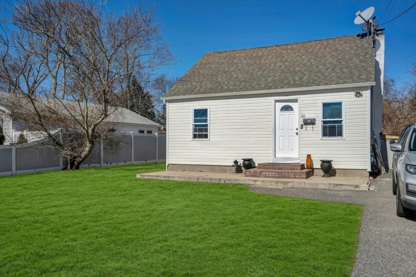 Renovated cape.  Washer dryer hook up, fenced in back yard, new - Beach Home for sale in Shirley, New York on Beachhouse.com