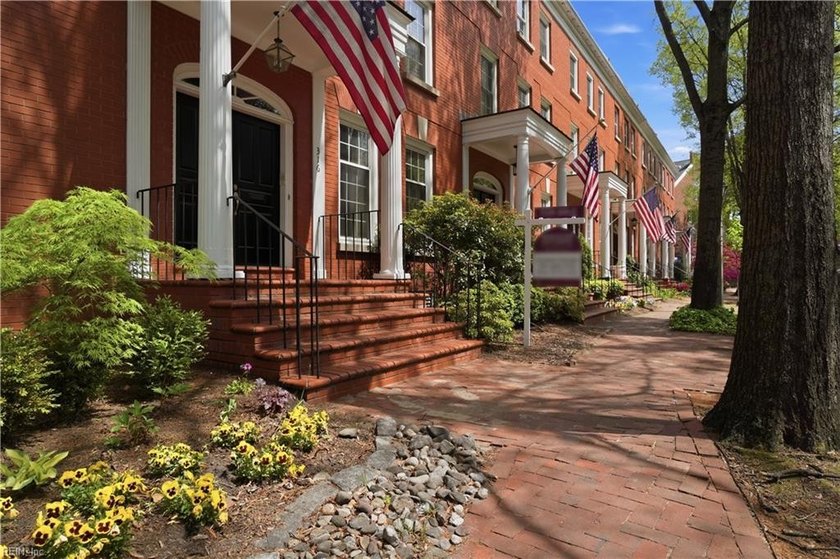 Elegant 3-story Federal-style townhome sits on quiet block in - Beach Townhome/Townhouse for sale in Norfolk, Virginia on Beachhouse.com