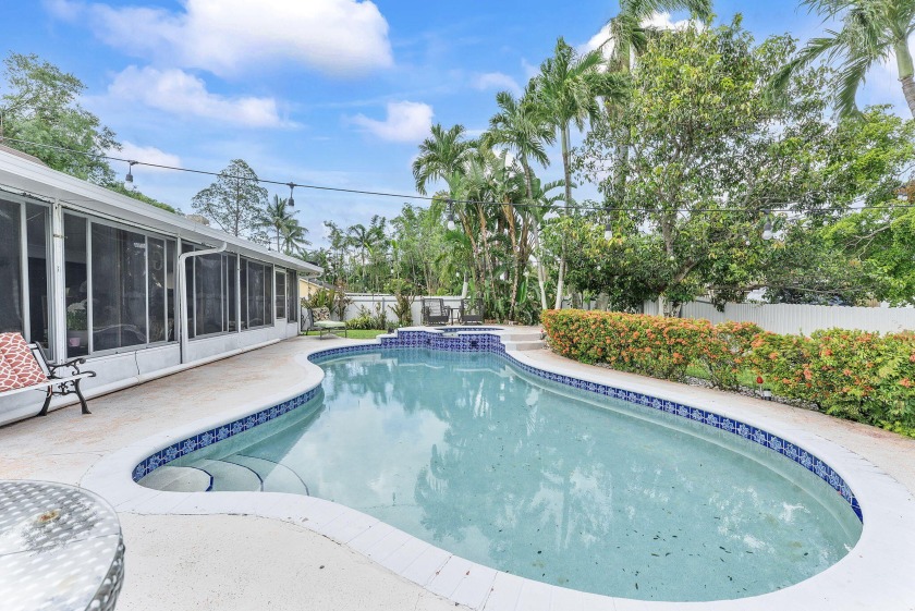 WATERFRONT - POOL - CORNER LOT - IN-LAW SUITE - LAKE DECK- NO - Beach Home for sale in Pembroke Pines, Florida on Beachhouse.com