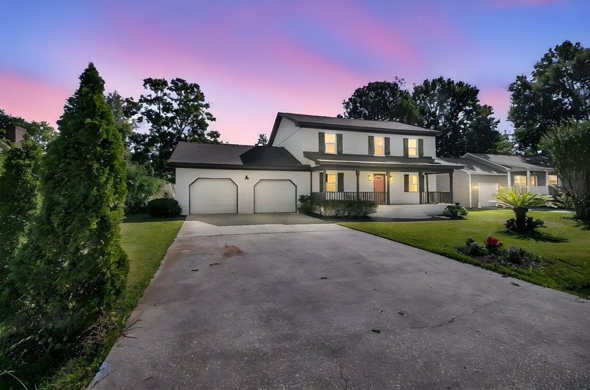 Welcome to 828 Longbranch Drive, a beautifully updated 5 bedroom - Beach Home for sale in Charleston, South Carolina on Beachhouse.com