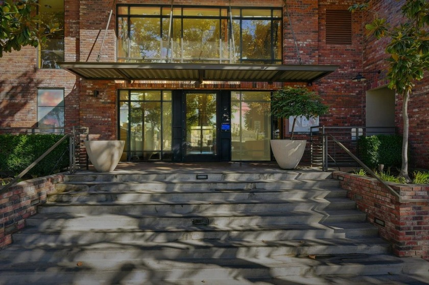 Welcome to vibrant urban living in the heart of San Jose! This - Beach Condo for sale in San Jose, California on Beachhouse.com