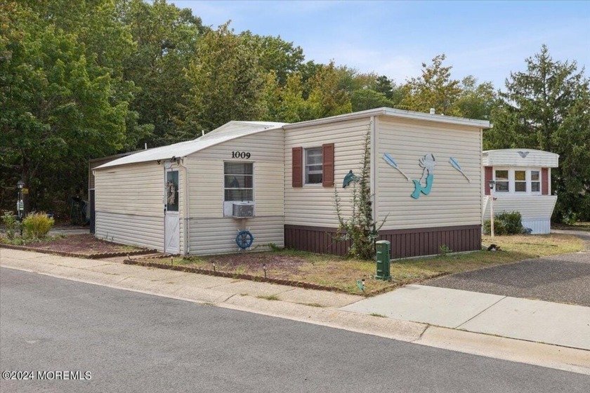 Explore the ideal 55+ living experience in this bright & - Beach Home for sale in Toms River, New Jersey on Beachhouse.com