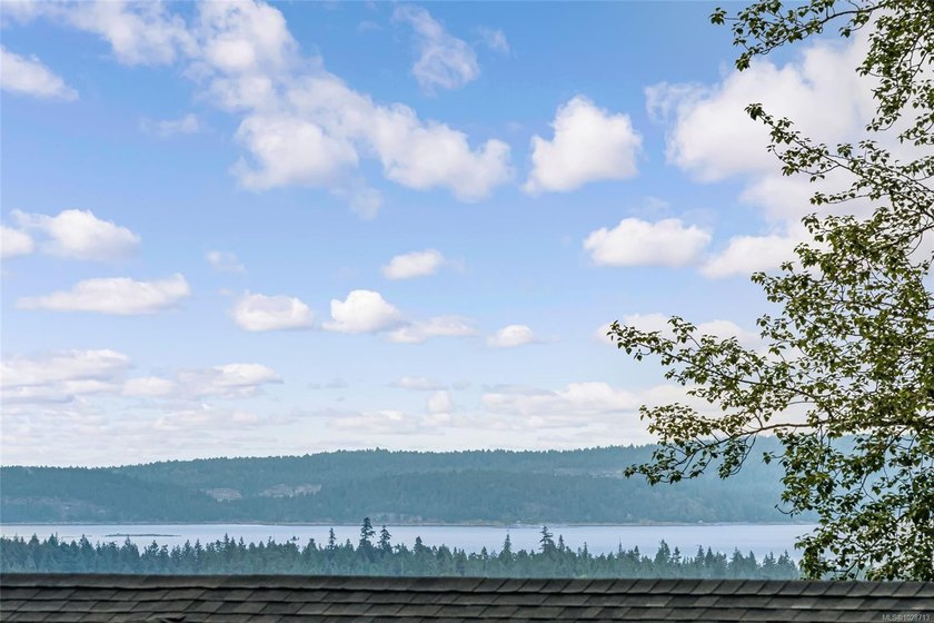 Listed well under assessed! Quietly situated in a desirable - Beach Home for sale in Ladysmith, BC on Beachhouse.com