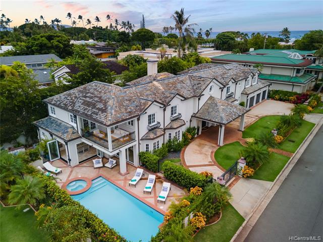 Elegance defined in this exquisitely renovated Kahala estate of - Beach Home for sale in Honolulu, Hawaii on Beachhouse.com