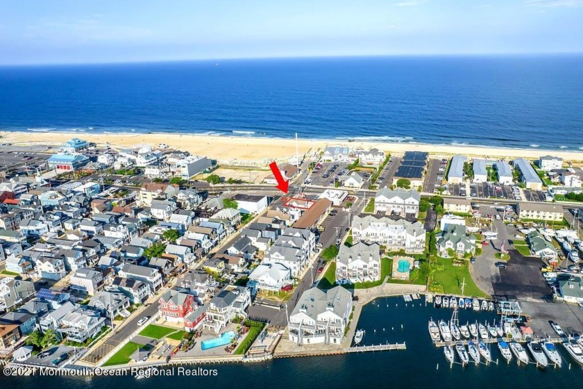RARE OPPORTUNITY!!! Calling all investors, contractors and - Beach Home for sale in Sea Bright, New Jersey on Beachhouse.com
