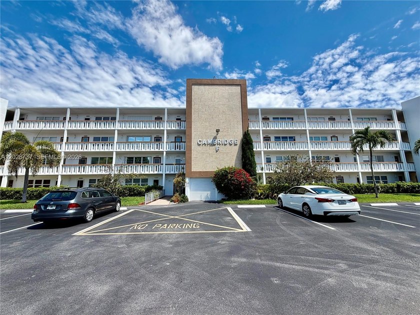 Stunning 1 bedroom 2 full bathrooms, unit on the top floor with - Beach Condo for sale in Deerfield Beach, Florida on Beachhouse.com