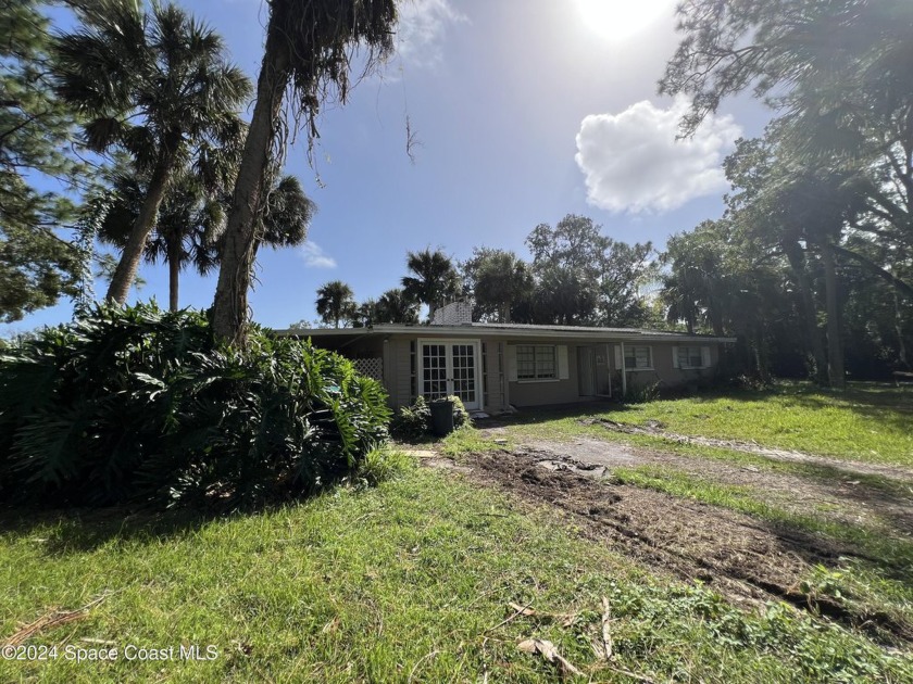 You have choices with this 1 acre property in spacious Lake - Beach Home for sale in Melbourne, Florida on Beachhouse.com