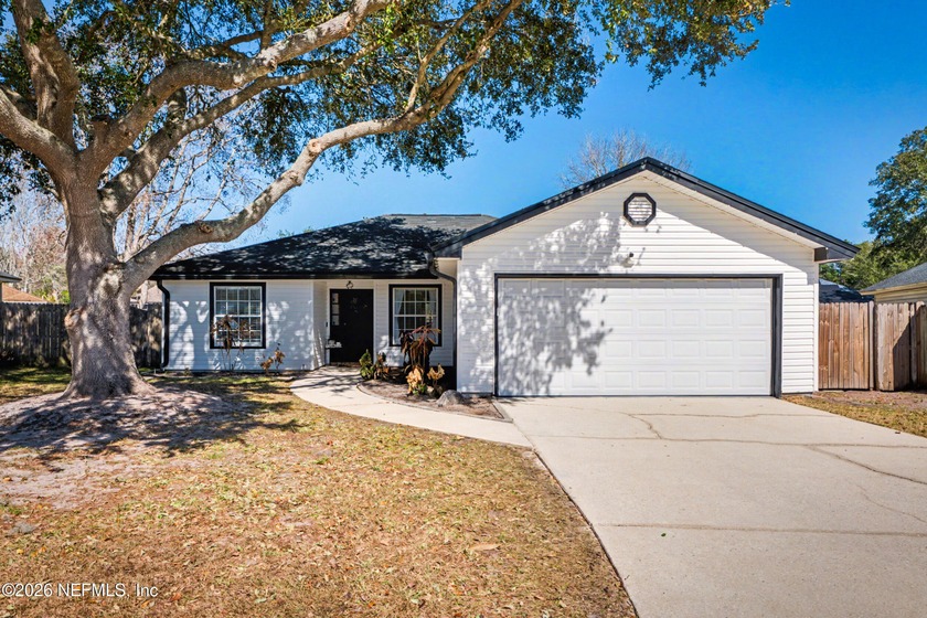Single-story home with vaulted ceilings and open layout. Kitchen - Beach Home for sale in Middleburg, Florida on Beachhouse.com