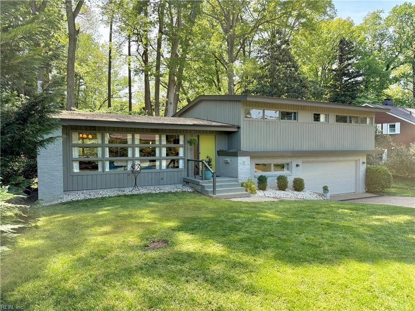 Welcome to Merry Point Estates.......Custom built.....light & - Beach Home for sale in Newport News, Virginia on Beachhouse.com