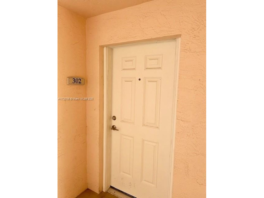 This is it! Ground floor unit, renovated & ready to move in - Beach Condo for sale in Fort Lauderdale, Florida on Beachhouse.com