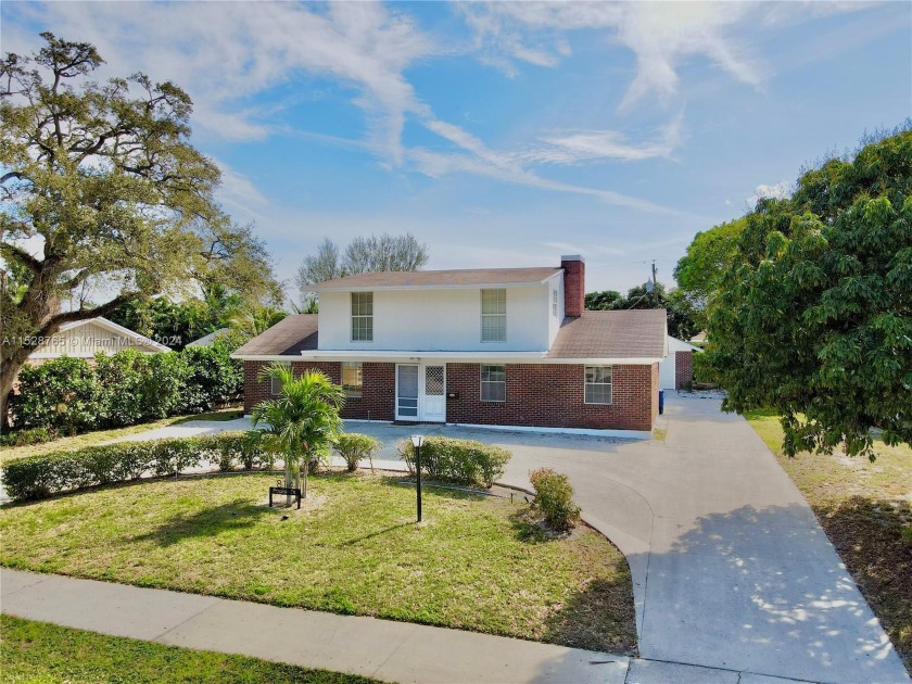 Welcome to this expansive 5-bedroom, 4-bathroom residence in - Beach Home for sale in Lake Park, Florida on Beachhouse.com