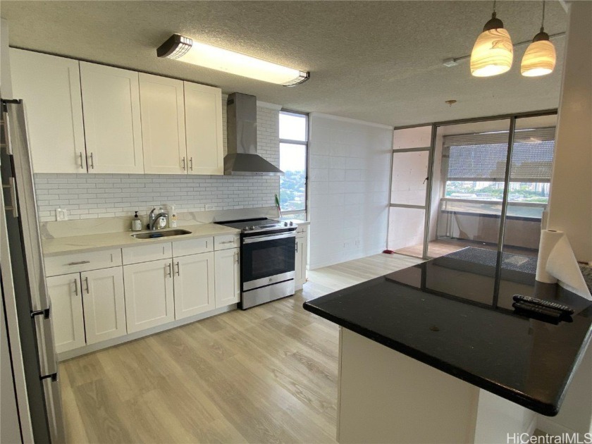 Rarely available renovated Nuuanu 1Bd 2Ba condo with views of - Beach Condo for sale in Honolulu, Hawaii on Beachhouse.com