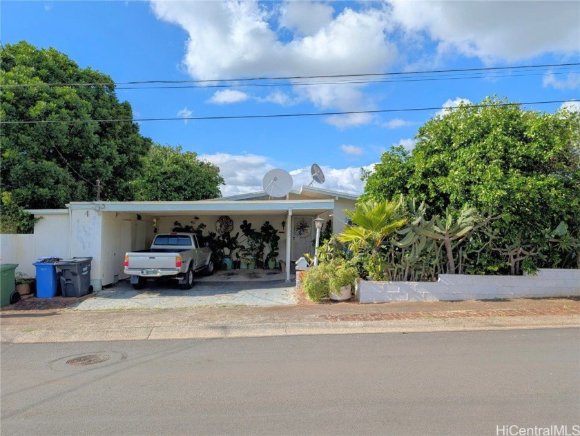 Rarely available, single level home at a great location! - Beach Home for sale in Honolulu, Hawaii on Beachhouse.com