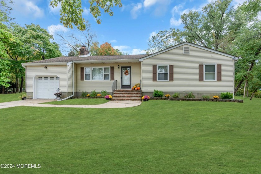 Attractive Ranch with open floor plan & attached garage on a - Beach Home for sale in Wall, New Jersey on Beachhouse.com