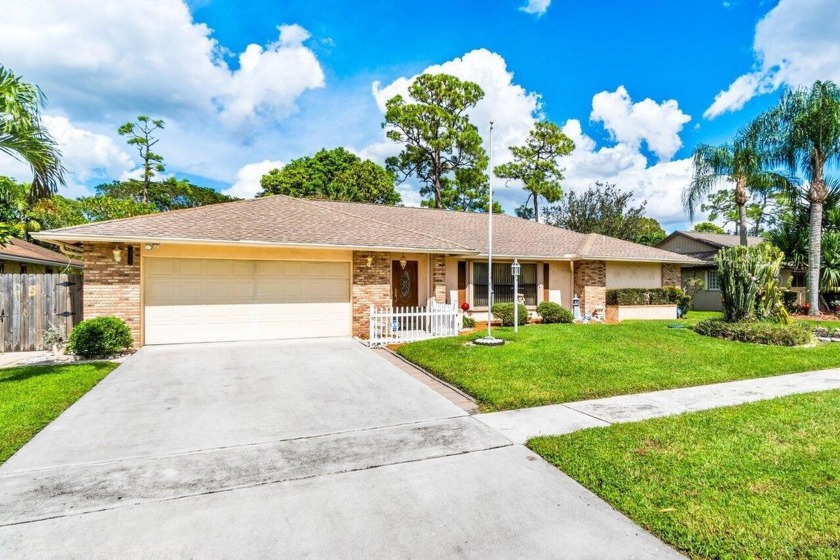 This Alan Roberts Construction home has been owned and loved by - Beach Home for sale in Wellington, Florida on Beachhouse.com