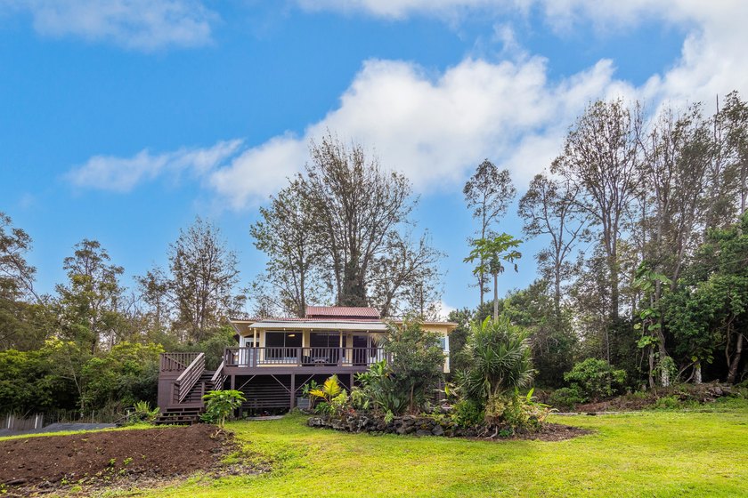 Situated on one acre of agricultural-zoned land, this - Beach Home for sale in Captain Cook, Hawaii on Beachhouse.com