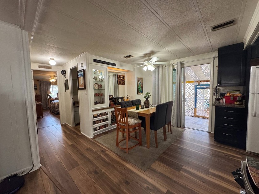 Enjoy comfortable living in this well-maintained 2-bedroom - Beach Home for sale in Riverview, Florida on Beachhouse.com