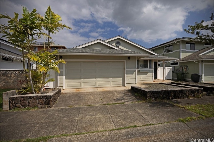 Clean, modern and stylish, this single level Mililani Mauka Home - Beach Home for sale in Honolulu, Hawaii on Beachhouse.com