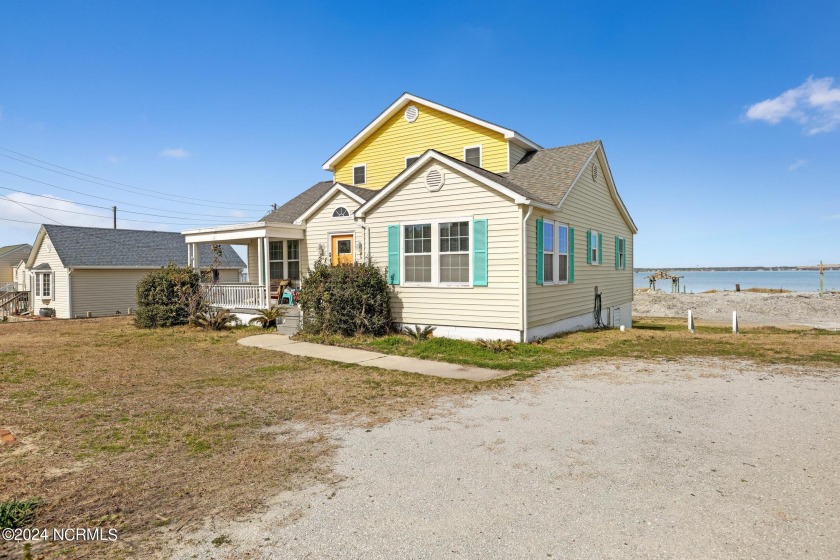 Welcome to this stunning, renovated 3-bedroom, 2-bathroom house - Beach Home for sale in Atlantic Beach, North Carolina on Beachhouse.com