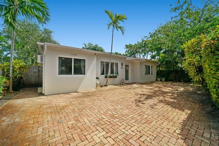 Beautifully renovated and ideally situated in the highly - Beach Home for sale in Fort Lauderdale, Florida on Beachhouse.com