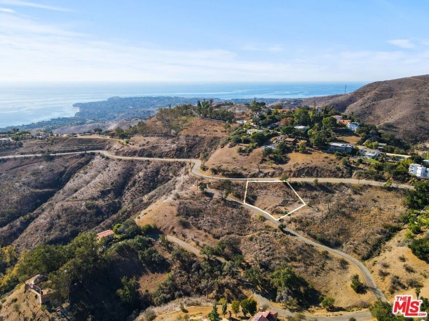 Agents, your investors and builders will love this prime Malibu - Beach Lot for sale in Malibu, California on Beachhouse.com