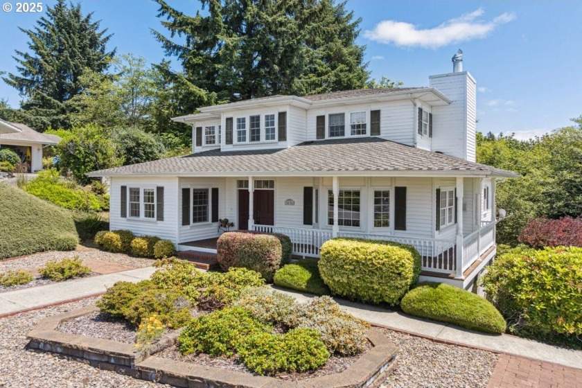 Sitting atop the gated community of Rhodo View Dunes, this - Beach Home for sale in Florence, Oregon on Beachhouse.com