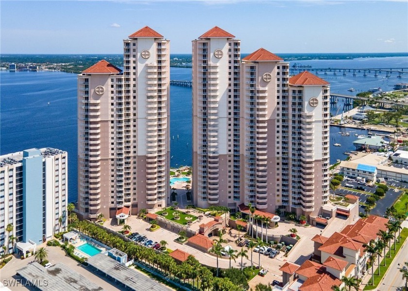 Twenty-eighth floor residence at prestigious High Point Place - Beach Condo for sale in Fort Myers, Florida on Beachhouse.com