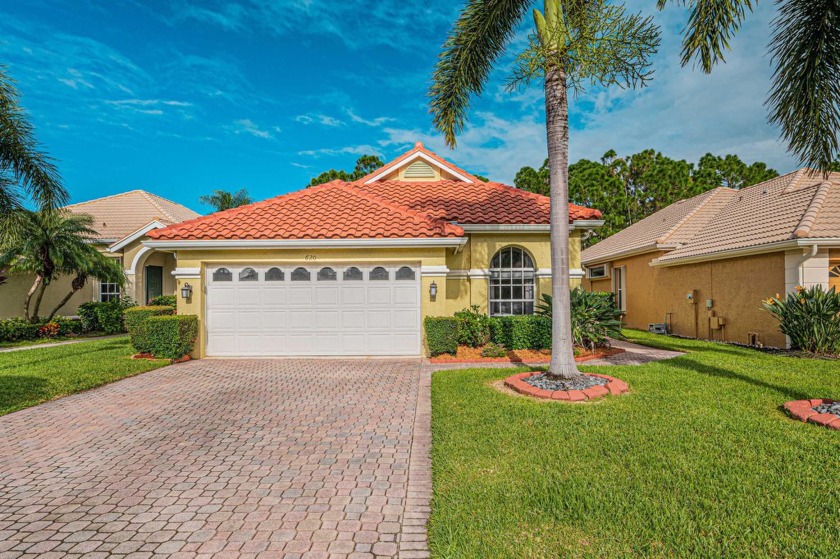 NEW ROOF!! Welcome to the Wonderful Lake Charles community - Beach Home for sale in Port Saint Lucie, Florida on Beachhouse.com